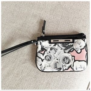 Nine West Flowered wristlet- excellent condition.